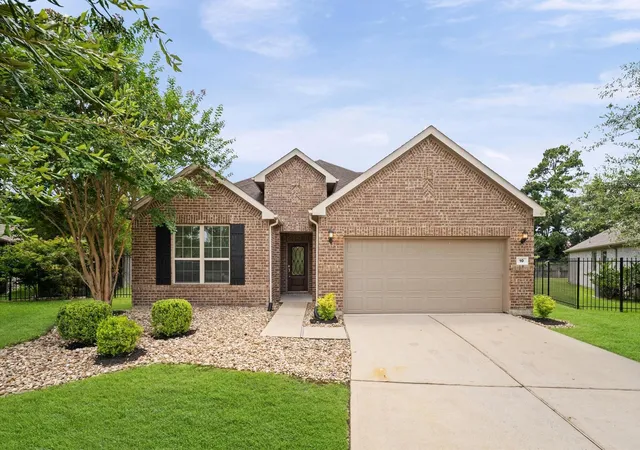 Homes for sale in Tomball, TX | 10 Log House Ct, Tomball, TX 77375 | MLS# 37395197