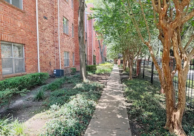 2nd image of 4041 Law St, Houston, TX 77005