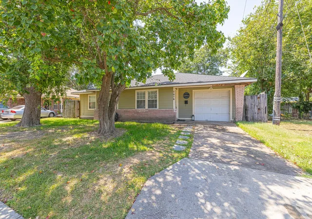 Photo 1 of Sale Pending at 1806 Linda Ln, Pasadena, TX 77502 | MLS# 325712 | Listing updated on 2026-09-17