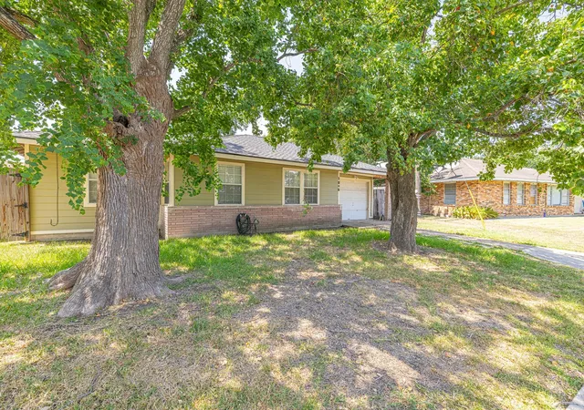 Photo 2 of Sale Pending at 1806 Linda Ln, Pasadena, TX 77502 | MLS# 325712 | Listing updated on 2026-09-17