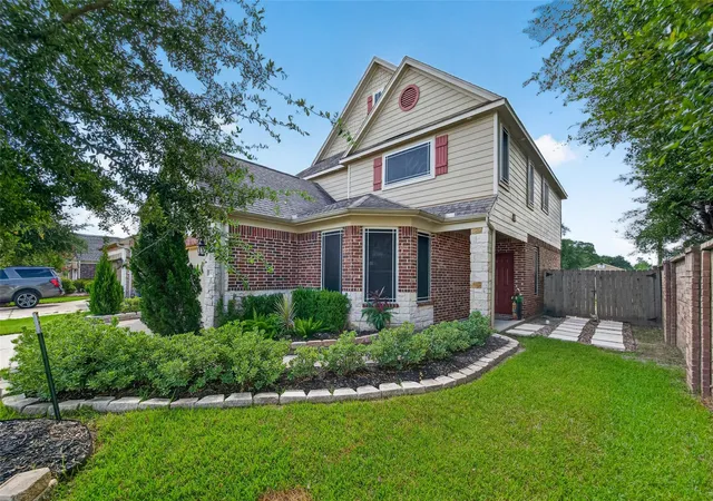 Photo 3 of Single family home for sale at 5102 Espuela Ln, Baytown, TX 77521 | MLS# 54172575 | Listing updated on 2026-09-01