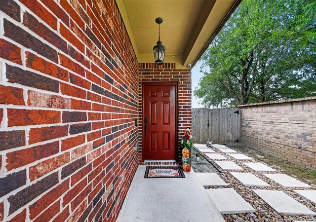 Photo 3 of Single family home for sale at 5102 Espuela Ln, Baytown, TX 77521 | MLS# 54172575 | Listing updated on 2026-09-01