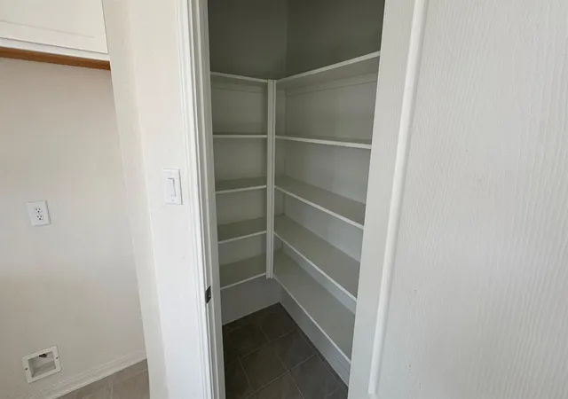 Photo 4 of Sale Pending at 12422 Seybold Cvs Dr, Houston, TX 77044 | MLS# 49011382 | Listing updated on 2026-09-07