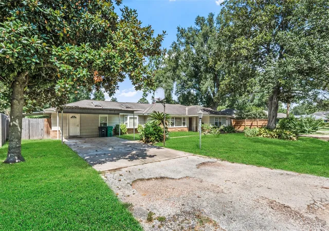 2nd image of 9346 Willowview Ln, Houston, TX 77080 | MLS# 82405606
