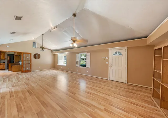 3rd image of 9346 Willowview Ln, Houston, TX 77080 | MLS# 82405606
