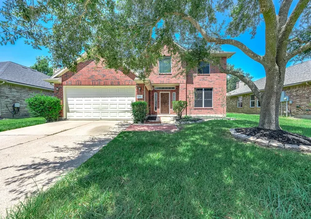 Photo 2 of Single family home for sale at 2032 Creek Shore Ln, Pearland, TX 77581 | MLS# 28924412 | Listing updated on 2026-09-14