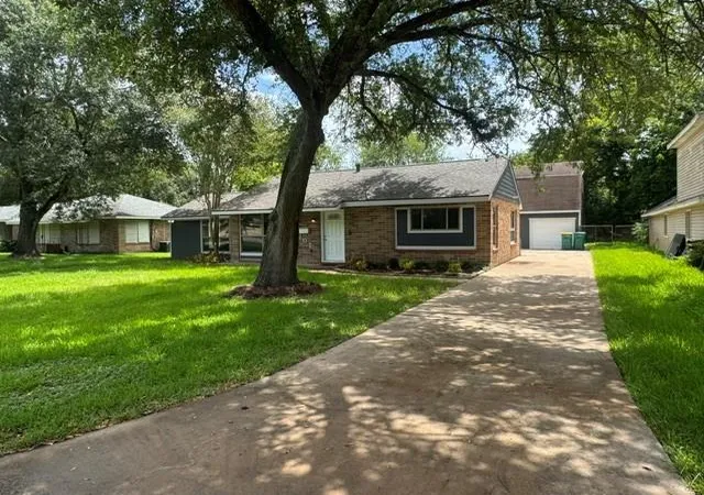 Photo 1 of Single family home for sale at 1607 W Houston Dr, La Marque, TX 77568 | MLS# 88469864 | Listing updated on 2026-09-13