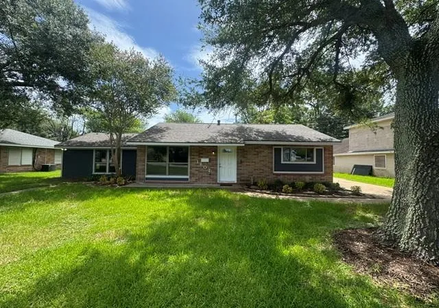 Photo 2 of Single family home for sale at 1607 W Houston Dr, La Marque, TX 77568 | MLS# 88469864 | Listing updated on 2026-09-13
