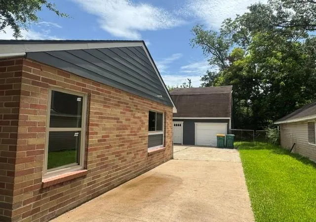 Photo 3 of Single family home for sale at 1607 W Houston Dr, La Marque, TX 77568 | MLS# 88469864 | Listing updated on 2026-09-13