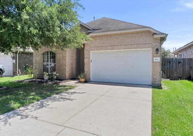 3rd image of 8614 W Highlands Xing, Highlands, TX 77562 | MLS# 90914575