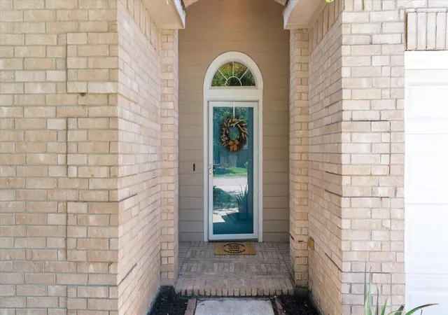 4th image of 8614 W Highlands Xing, Highlands, TX 77562 | MLS# 90914575