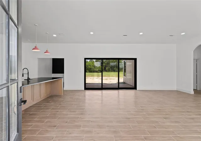 5th image of 1863 Jones Dr, Alvin, TX 77511 | MLS# 36661932