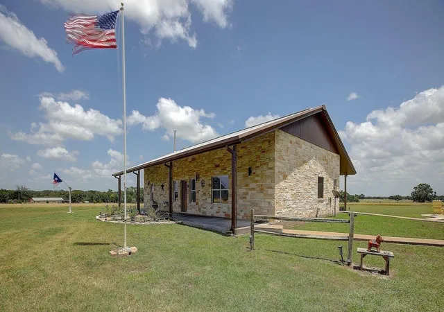 Homes for sale in Round Top, TX | 9414 Laird Rd, Round Top, TX 78954 | MLS# 21756127