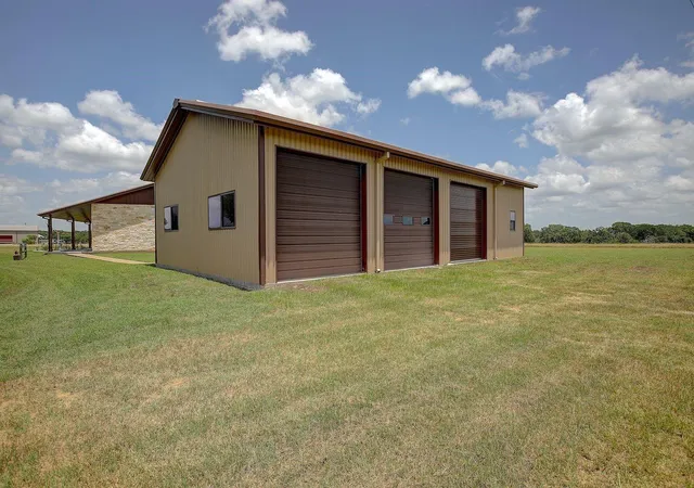 Homes for sale in Round Top, TX | 9414 Laird Rd, Round Top, TX 78954 | MLS# 21756127