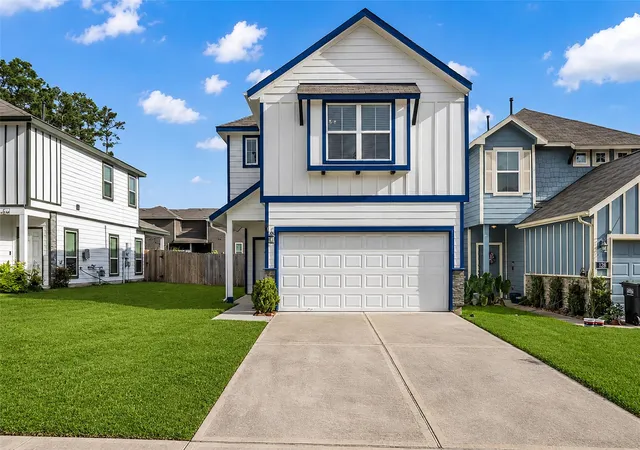 Photo 1 of Single family home for sale at 132 Camelot Pl Ct, Conroe, TX 77304 | MLS# 51570488 | Listing updated on 2026-09-13