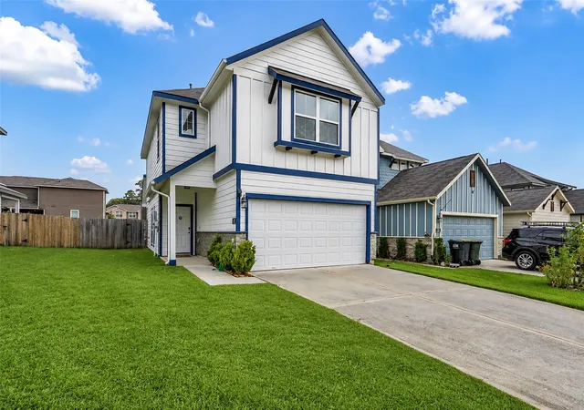 Photo 2 of Single family home for sale at 132 Camelot Pl Ct, Conroe, TX 77304 | MLS# 51570488 | Listing updated on 2026-09-13
