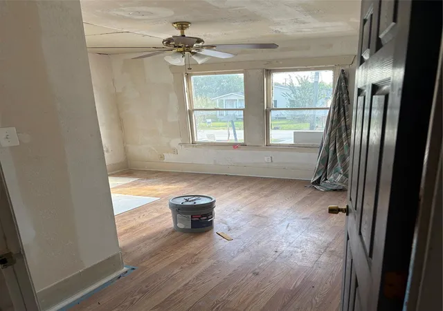 3rd image of 7807 Queen St, Houston, TX 77028 | MLS# 86744320
