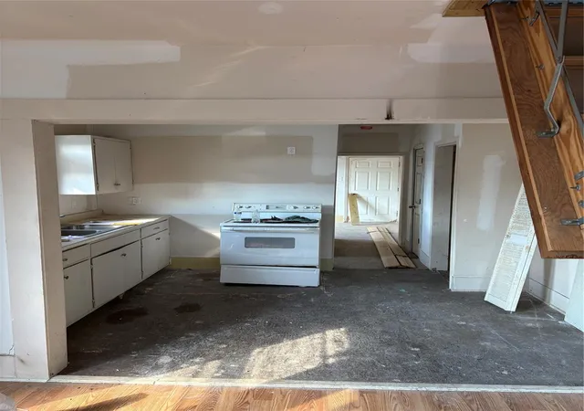 4th image of 7807 Queen St, Houston, TX 77028 | MLS# 86744320