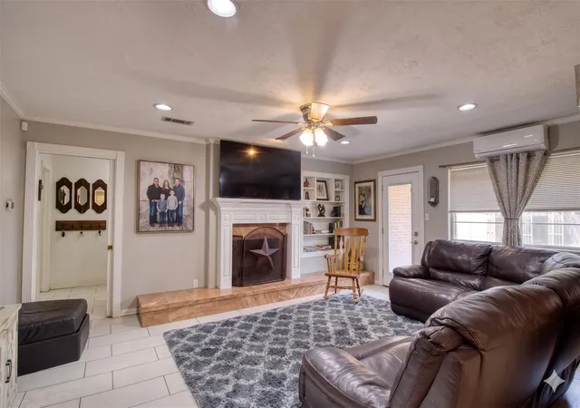 Homes for sale in Hearne, TX | 202 Rose Marie Blvd, Hearne, TX 77859 | MLS# 58146237