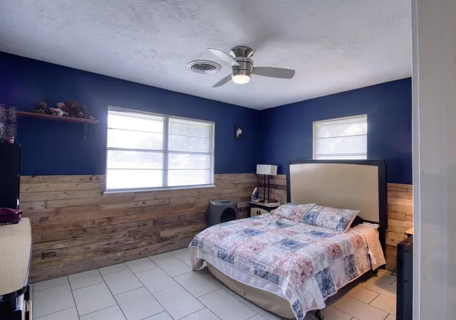 Homes for sale in Hearne, TX | 202 Rose Marie Blvd, Hearne, TX 77859 | MLS# 58146237