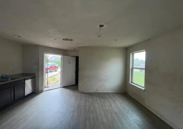 3rd image of 4118 Brinkley St, Houston, TX 77051