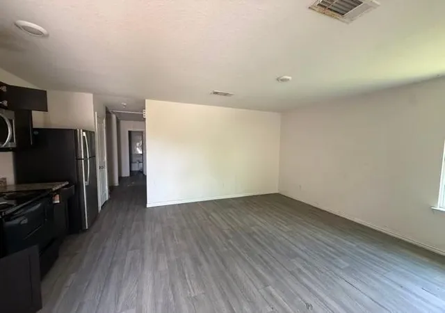 4th image of 4118 Brinkley St, Houston, TX 77051