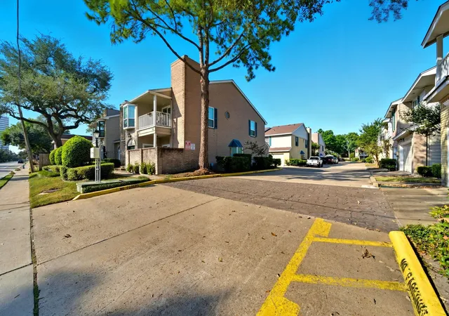 3rd image of 2220 Bering Dr #34, Houston, TX 77057 | MLS# 86368536