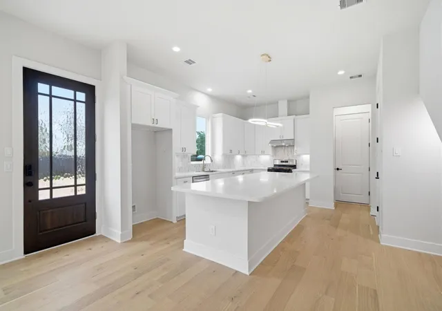 Photo 4 of Single family home for sale at 328 Janisch #C, Houston, TX 77018 | MLS# 68071134 | Listing updated on 2026-09-02