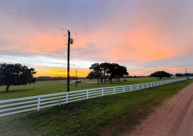 Homes for sale in Hallettsville, TX | 986 Private Road 1024, Hallettsville, TX 77964 | MLS# 57413819