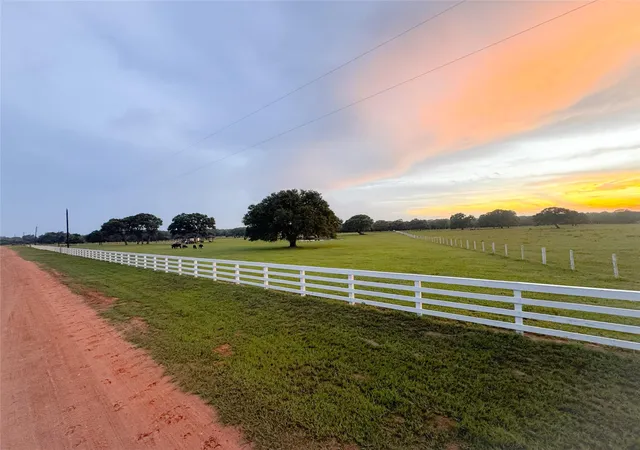 Homes for sale in Hallettsville, TX | 986 Private Road 1024, Hallettsville, TX 77964 | MLS# 57413819