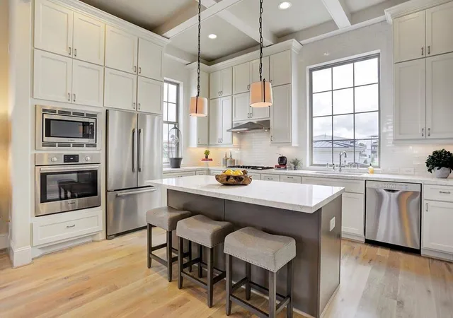 Photo 3 of Single family home for sale at 210 Morningside Park Street, Houston, TX 77024 | MLS# 83394715 | Listing updated on 2026-10-07