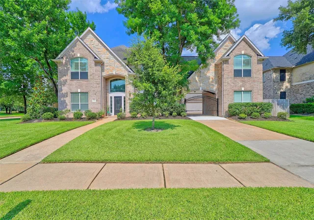 Photo 2 of Single family home for sale at 13726 Magnolia Manor Dr, Cypress, TX 77429 | MLS# 13630214 | Listing updated on 2026-09-02