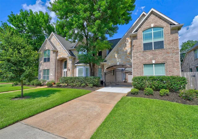 Photo 2 of Single family home for sale at 13726 Magnolia Manor Dr, Cypress, TX 77429 | MLS# 13630214 | Listing updated on 2026-09-02