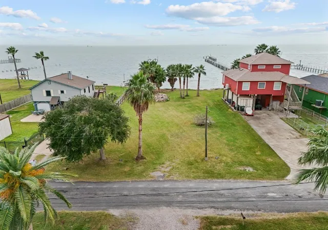 13th image of 1035 6th St, Dickinson, TX 77539 | MLS# 75714317