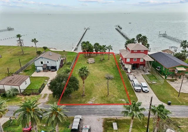 Photo 3 of Land for sale at 1035 6th Street, Dickinson, TX 77539 | MLS# 75714317 | Listing updated on 2026-08-24