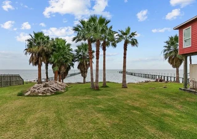 Photo 4 of Land for sale at 1035 6th Street, Dickinson, TX 77539 | MLS# 75714317 | Listing updated on 2026-08-24