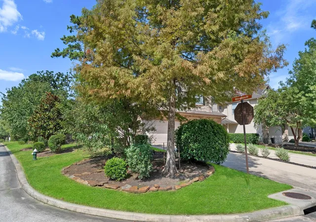 Photo 3 of Townhouse for sale at 46 Whitekirk Pl, Magnolia, TX 77354 | MLS# 77670609 | Listing updated on 2026-10-02