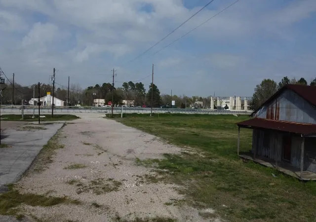 3rd image of 2200 Tallant St, Baytown, TX 77520 | MLS# 29309765