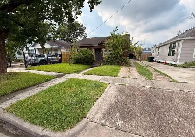 Photo 2 of Single family home for sale at 5136 Leeland St, Houston, TX 77023 | MLS# 19015830 | Listing updated on 2026-08-29