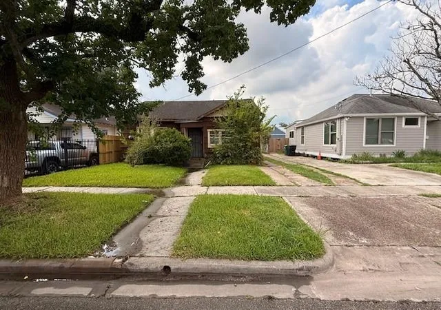 Photo 3 of Single family home for sale at 5136 Leeland St, Houston, TX 77023 | MLS# 19015830 | Listing updated on 2026-08-29