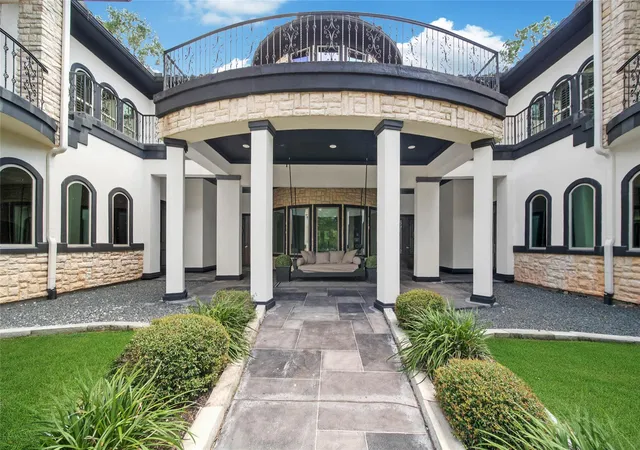 Photo 2 of Mansion for sale at 6165 Slick Rock Dr, Conroe, TX 77304 | MLS# 80112163 | Listing updated on 2026-07-05