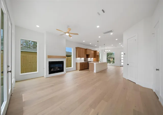 Photo 4 of Single family home for sale at 8521 Friendship Rd, Houston, TX 77080 | MLS# 79367186 | Listing updated on 2026-08-24