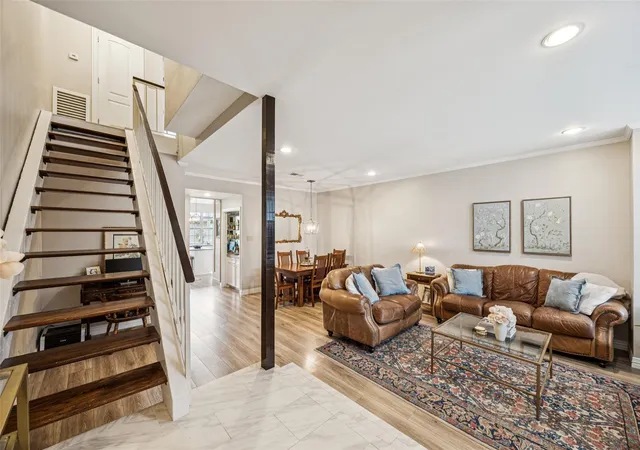 2nd image of 1223 Fountain View Dr #124, Houston, TX 77057 | MLS# 27123131