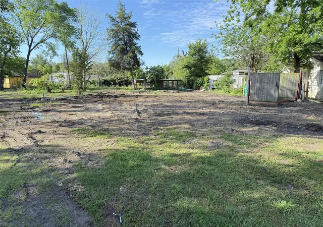 2nd image of 1616 Red Bluff Ct, Pasadena, TX 77506 | MLS# 69051224