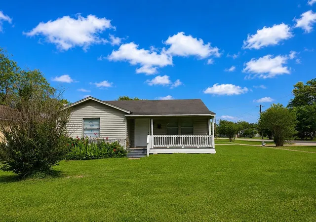 Homes for sale in Texas City, TX | 202 N Logan St, Texas City, TX 77590 | MLS# 85260509