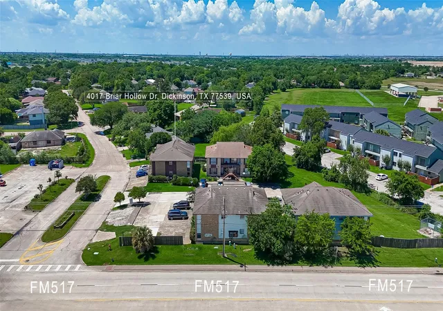2nd image of 4017 Briar Hollow Dr, Dickinson, TX 77539 | MLS# 53963865