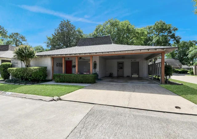 Photo 2 of Single family home for sale at 41 Champions Colony E, Houston, TX 77069 | MLS# 50377131 | Listing updated on 2026-08-27