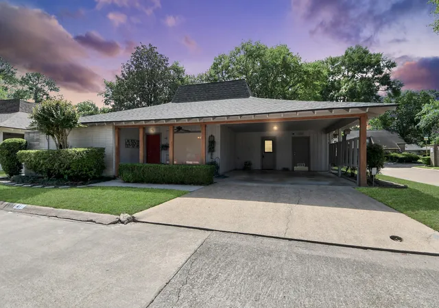 Photo 3 of Single family home for sale at 41 Champions Colony E, Houston, TX 77069 | MLS# 50377131 | Listing updated on 2026-08-27