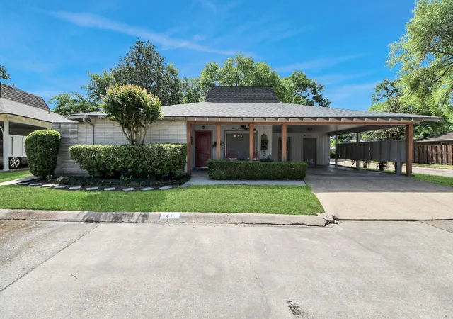 Photo 3 of Single family home for sale at 41 Champions Colony E, Houston, TX 77069 | MLS# 50377131 | Listing updated on 2026-08-27