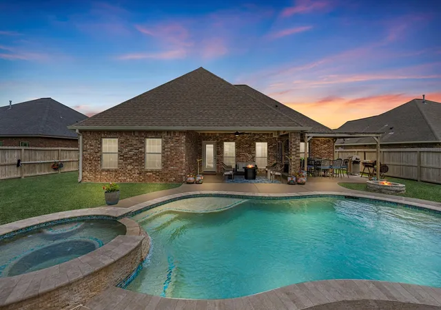 Homes for sale in Lake Jackson, TX | 305 Poppy St, Lake Jackson, TX 77566 | MLS# 38524274